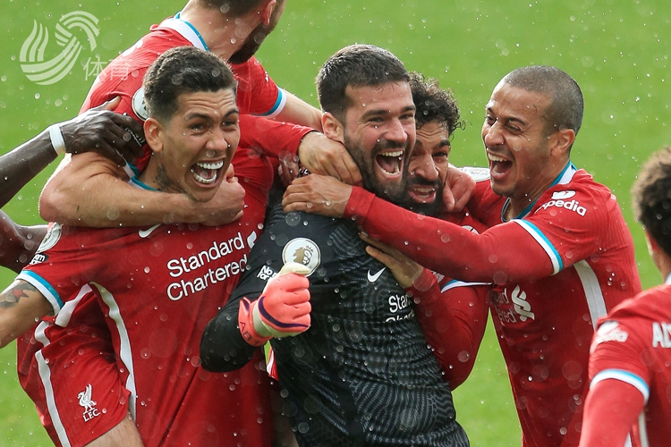 齐聚赛场争 齐聚赛场争