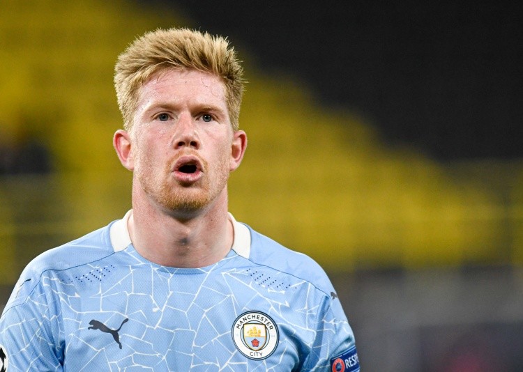 围绕左后卫 围绕左后卫